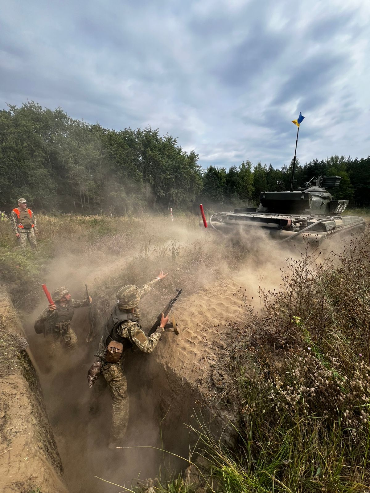 Першокурсники завершують курс базової загальновійськової підготовки