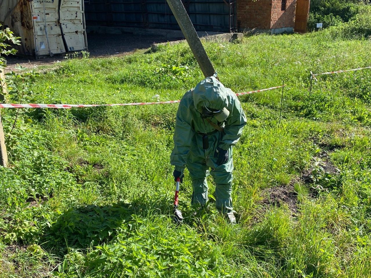 Фахівці військ РХБ захисту визначали наявність навчальних радіоактивних речовин на ОВТ та обмундируванні