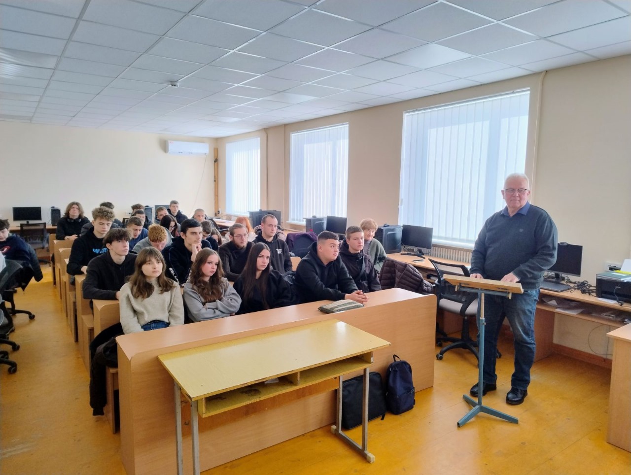 Шлях до професії: Студенти Снятинського фахового коледжу ознайомилися з цифровими технологіями для технічних і військових спеціальностей